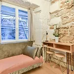 Charming Studio In The Heart Of Paris