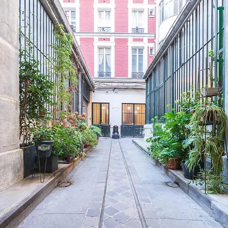 Charming Studio In The Heart Of Paris